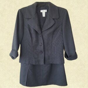 Alyn Paige Two-Piece Subdued Navy Blue Suit - 9/10